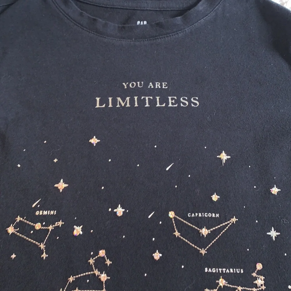 GAP Kids Organic Cotton Zodiac Graphic T-Shirt Black Top 6/7 Small EUC
